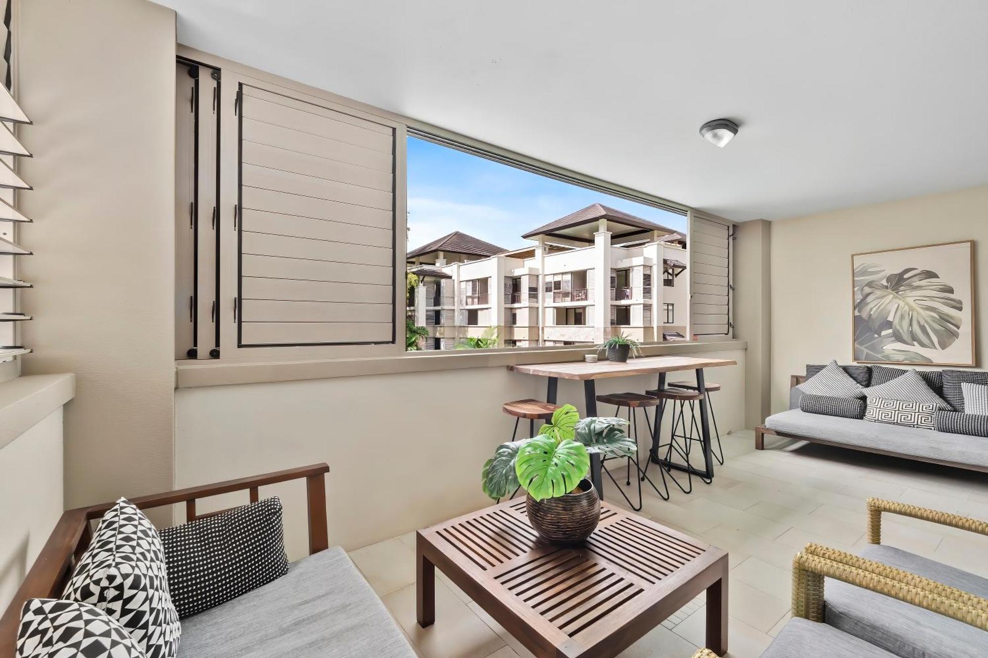 Private Apartments In The Temple Beachfront Resort Palm Cove Ruang foto