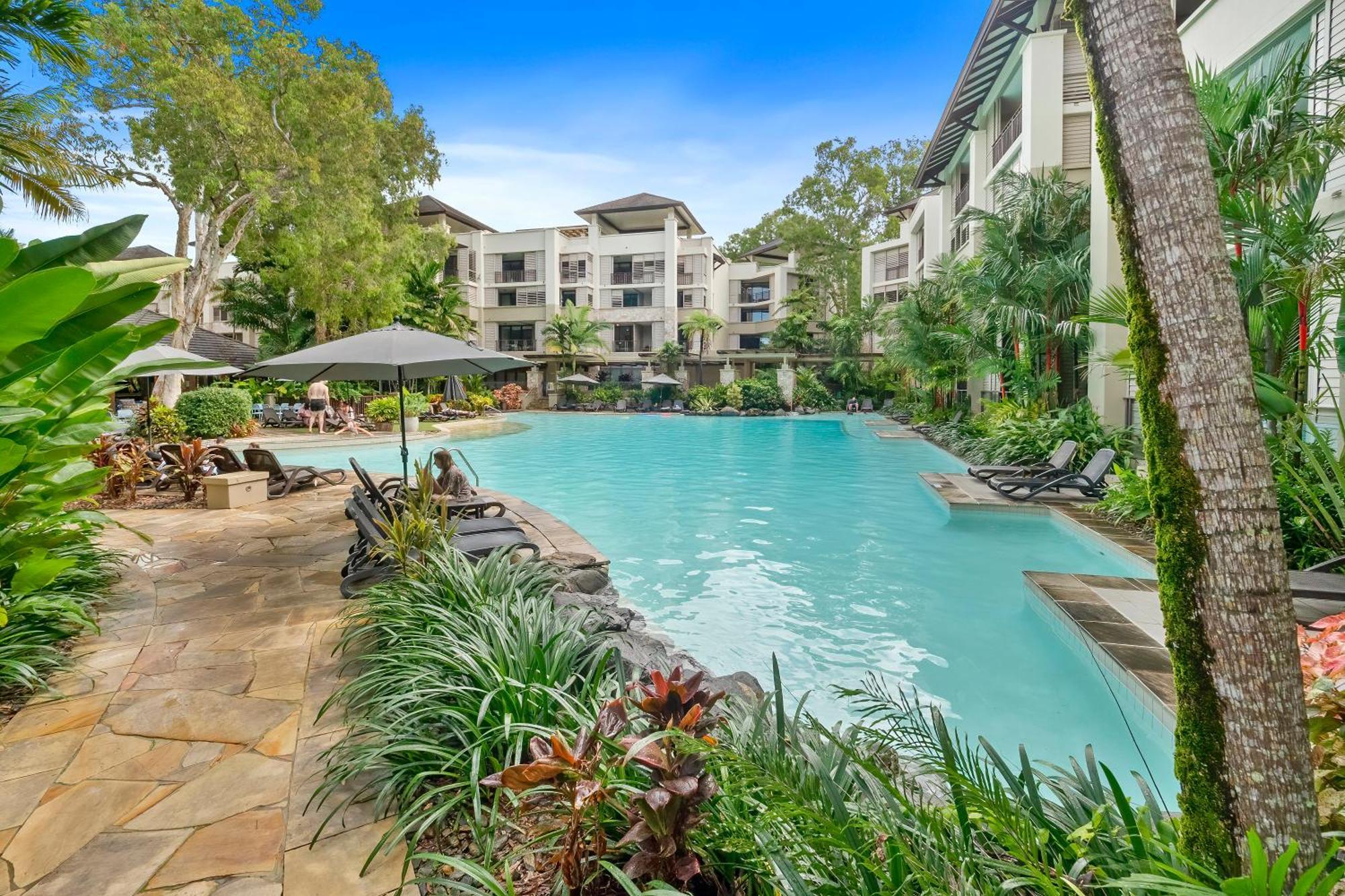 Private Apartments In The Temple Beachfront Resort Palm Cove Bagian luar foto