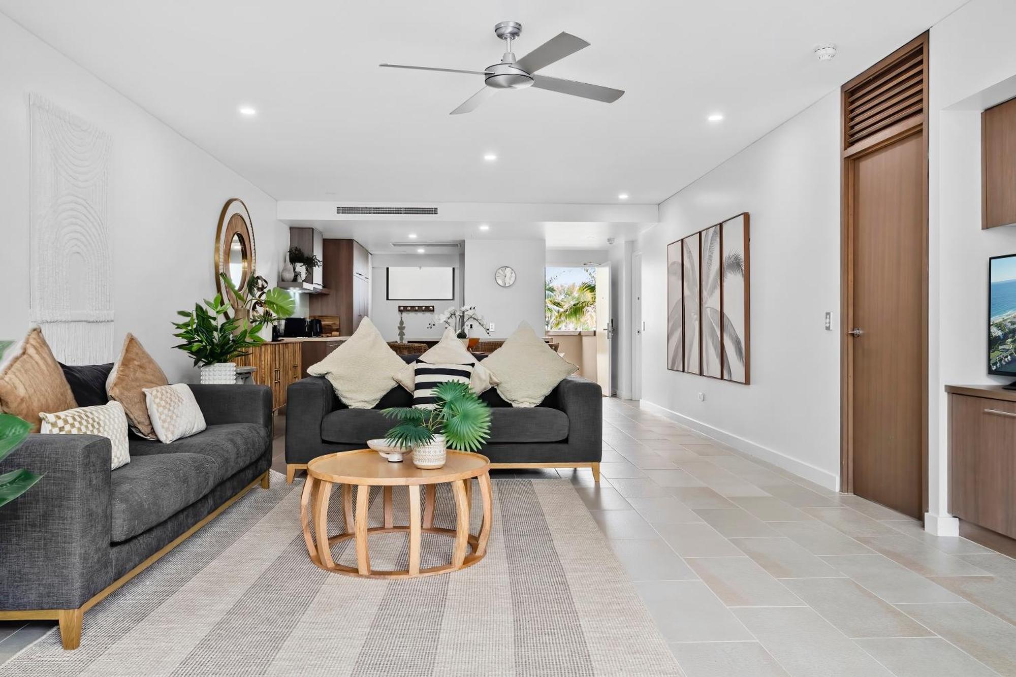 Private Apartments In The Temple Beachfront Resort Palm Cove Ruang foto