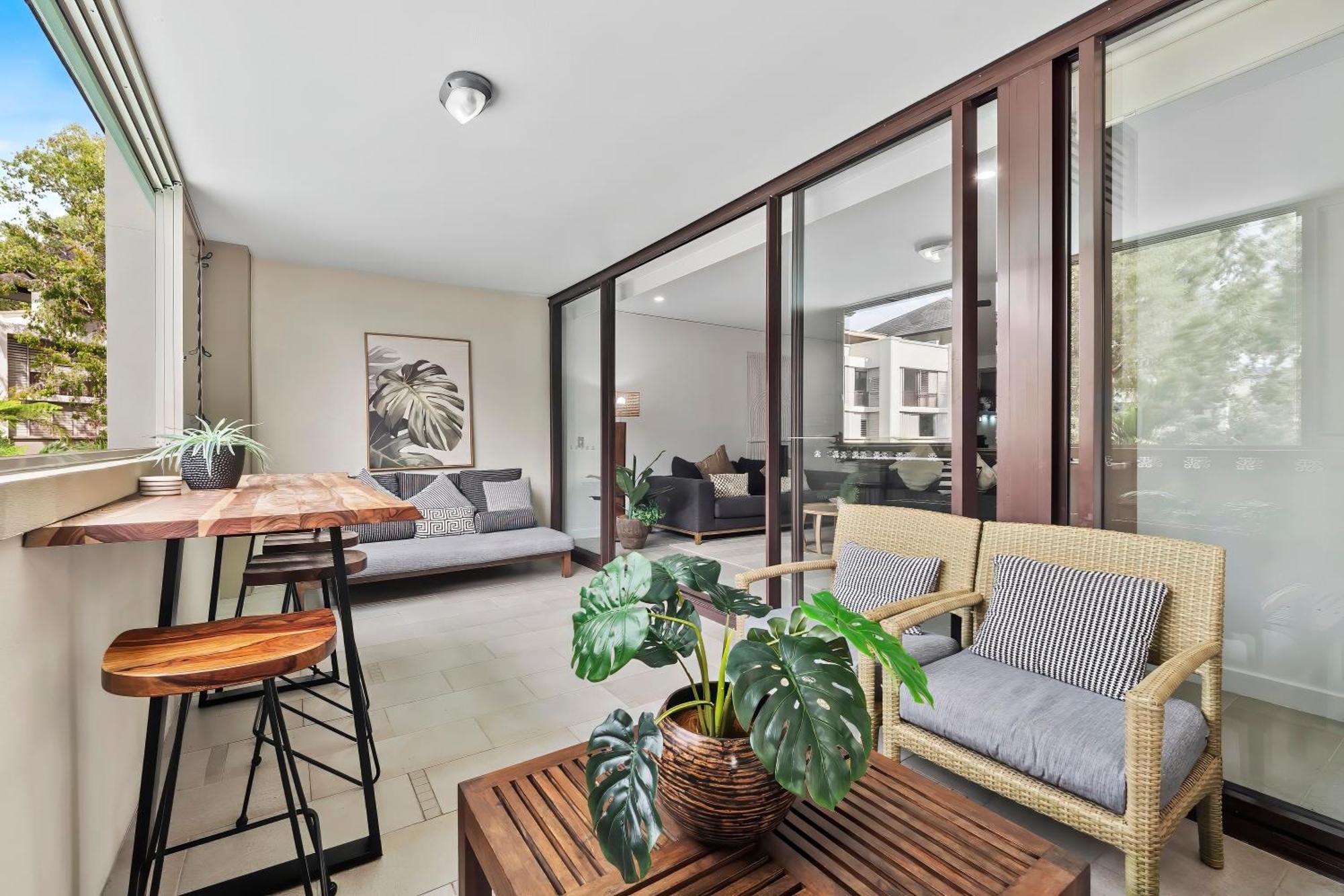 Private Apartments In The Temple Beachfront Resort Palm Cove Ruang foto