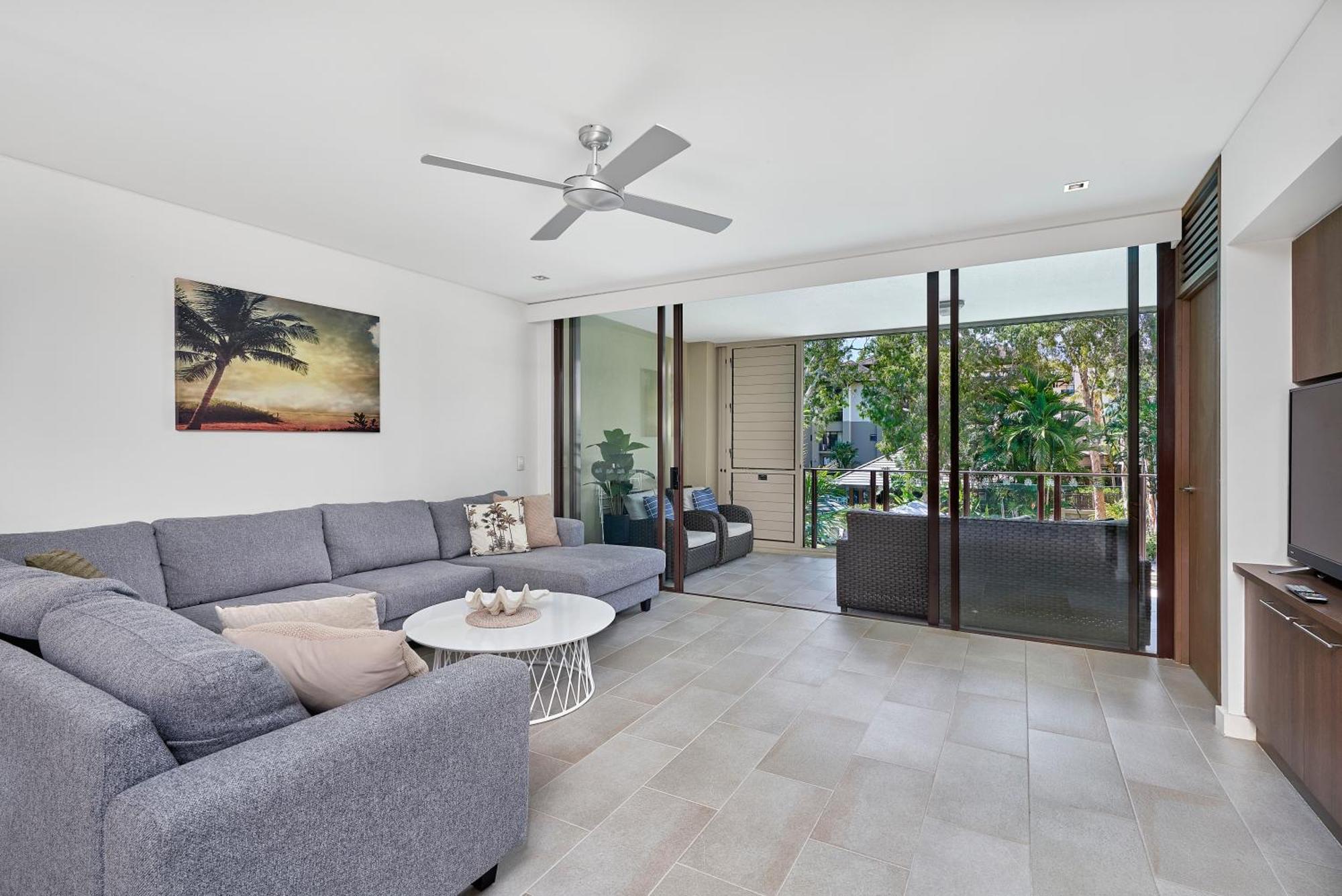 Private Apartments In The Temple Beachfront Resort Palm Cove Ruang foto