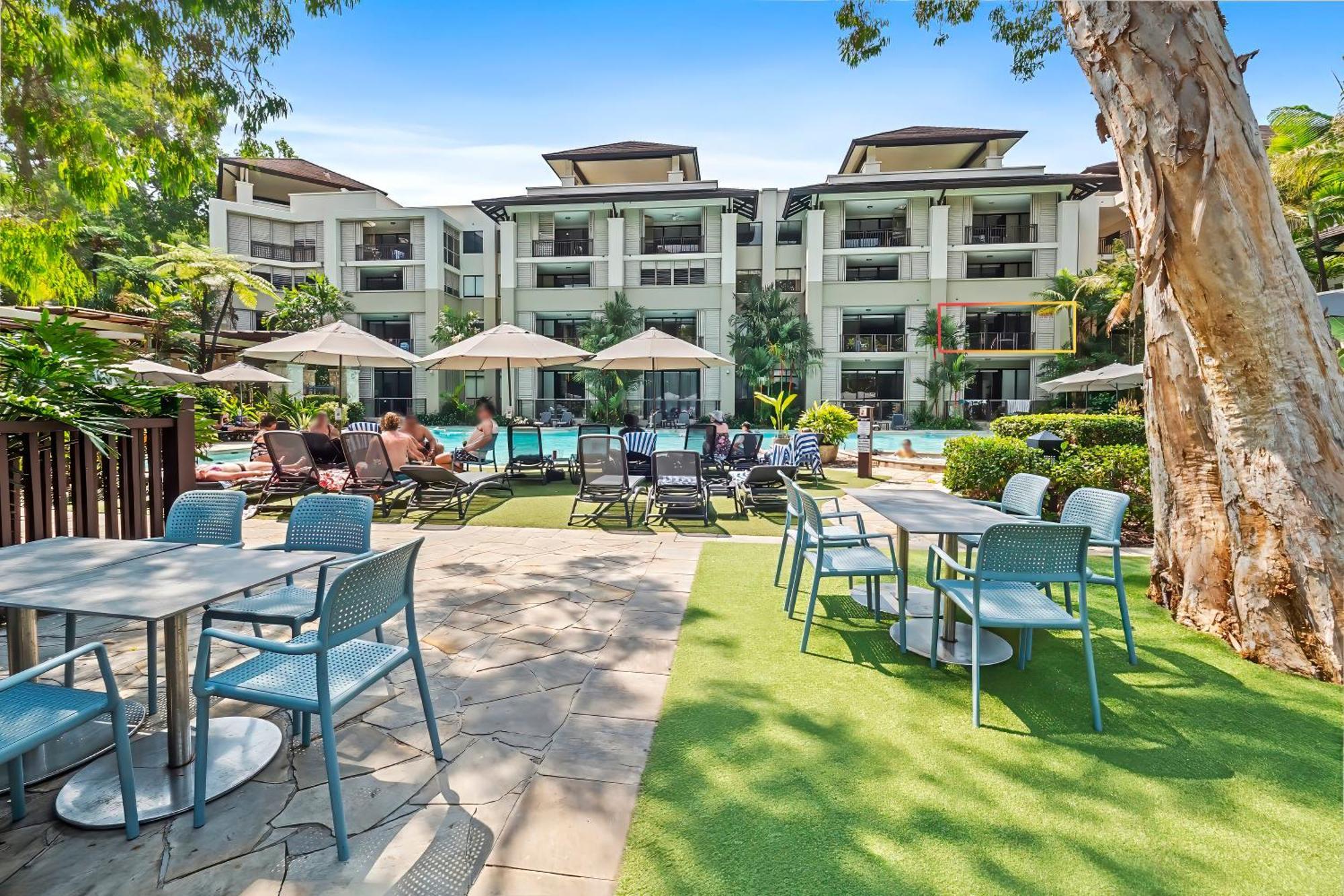 Private Apartments In The Temple Beachfront Resort Palm Cove Ruang foto