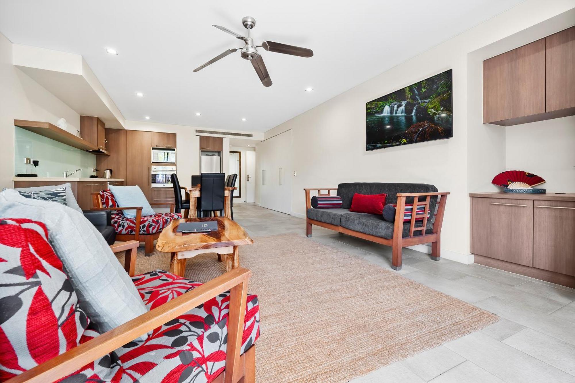 Private Apartments In The Temple Beachfront Resort Palm Cove Ruang foto