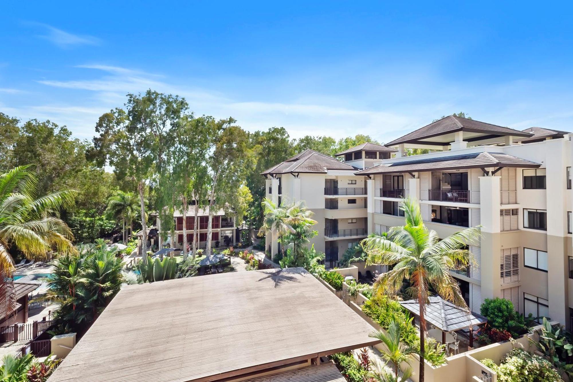 Private Apartments In The Temple Beachfront Resort Palm Cove Ruang foto